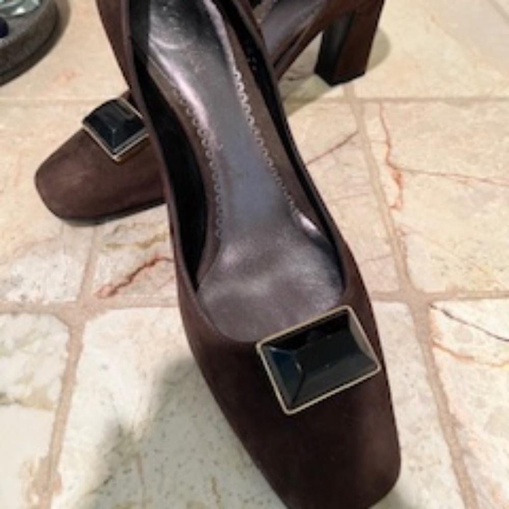 Giorgio Armani Suede Pumps almost new